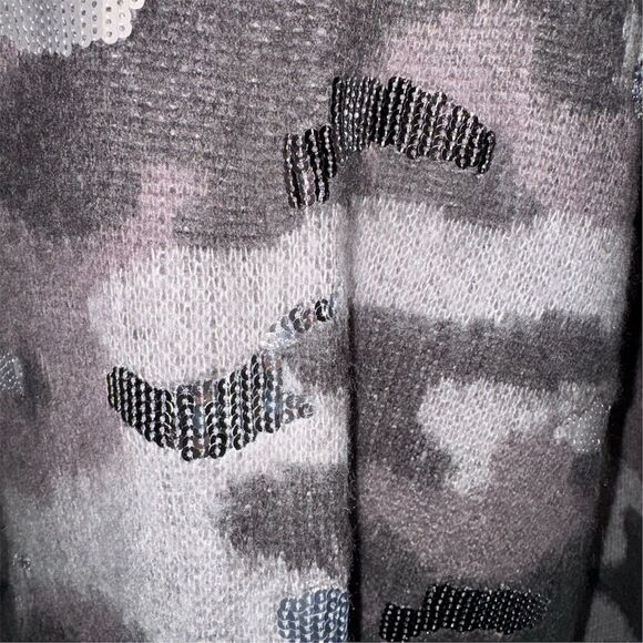LOGO Lavish Lori Goldstein Womens Gray Camo V-Neck Sweater Sequin Accents Size S - Picture 6 of 13